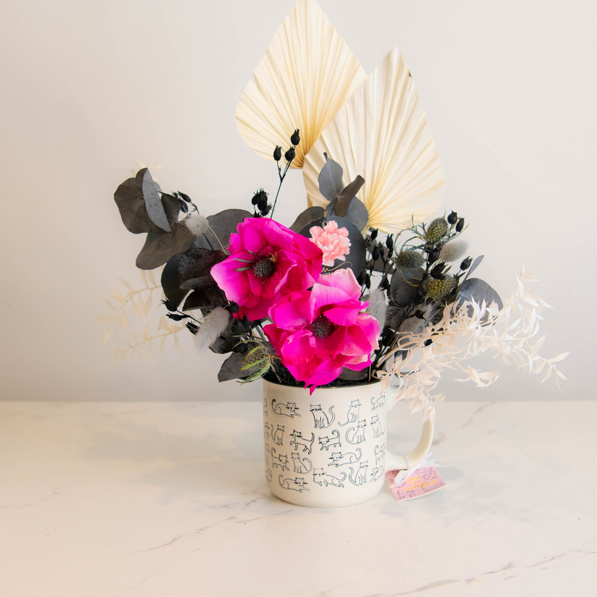 PET-115-MEOW & BLOOM-Dried Flower Centerpiece