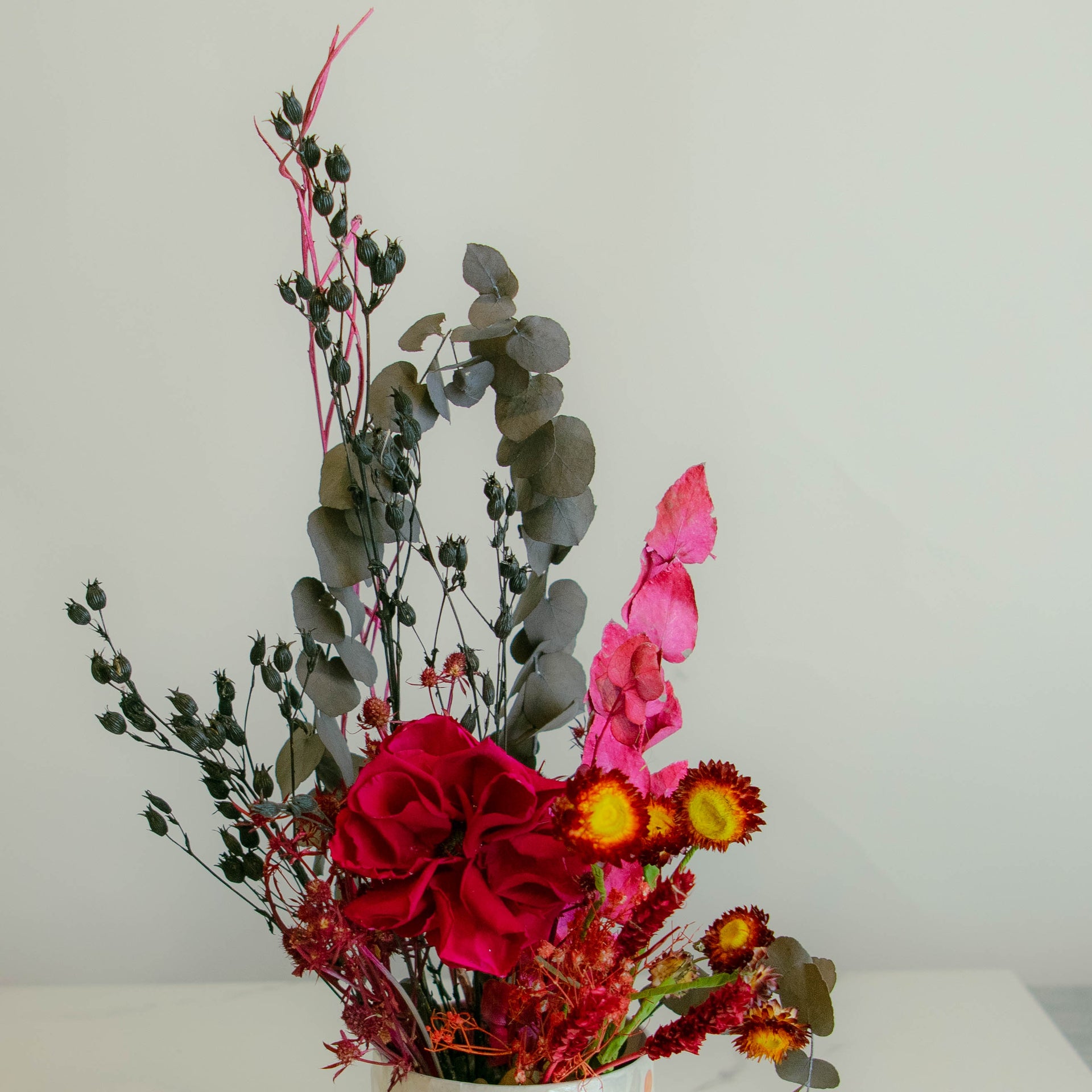 PDRY-116-KISSES PETALS-Dried Flower Centrepiece