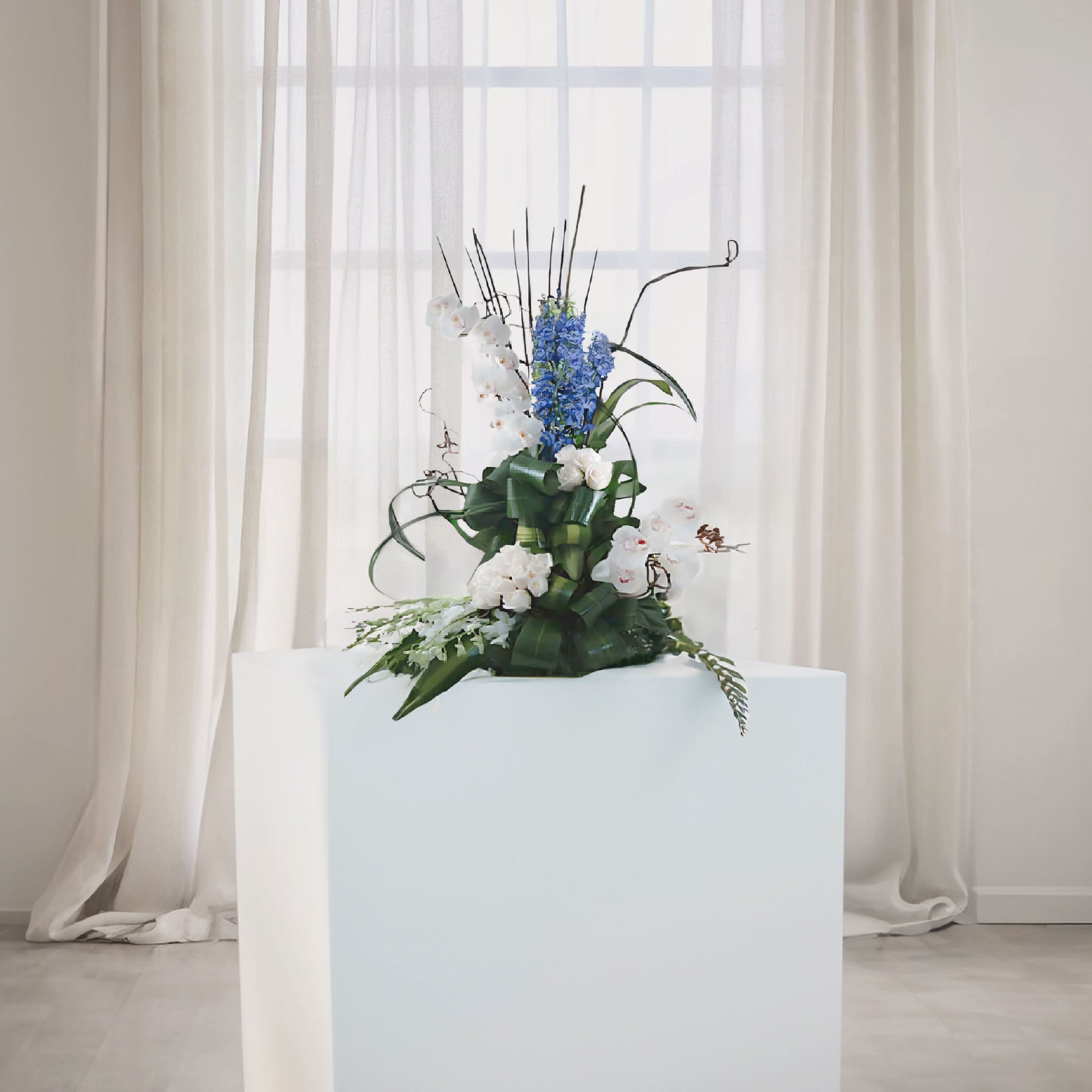 WB-666-SAPPHIRE-Vase-Arrangement