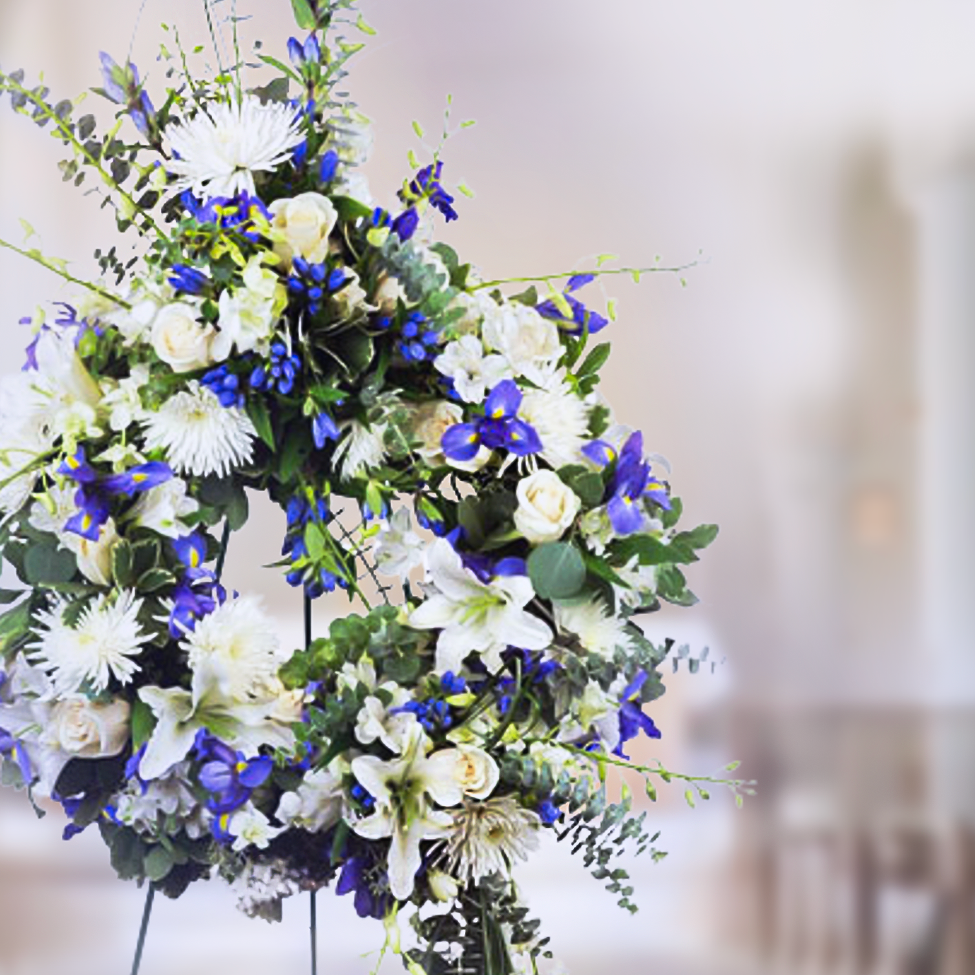 WB-668-COMO-Funeral-Round-Wreath-Spray