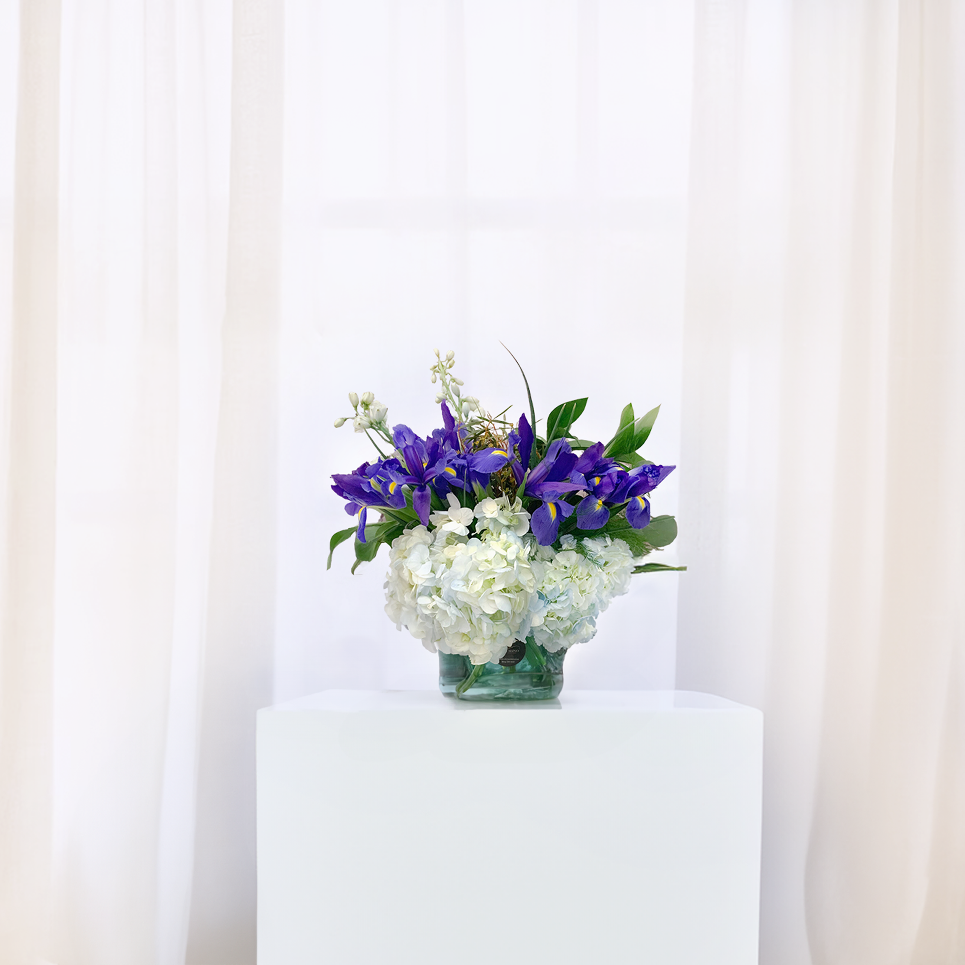 WB-671-DIVINE-BLUE-Vase-Arrangement