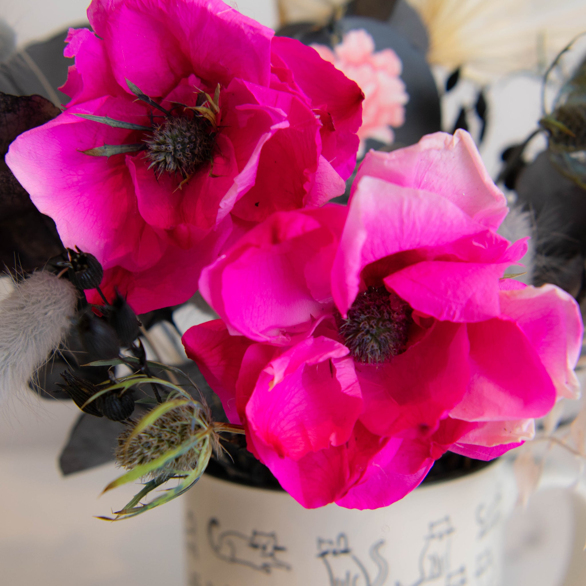 PET-115-MEOW & BLOOM-Dried Flower Centerpiece