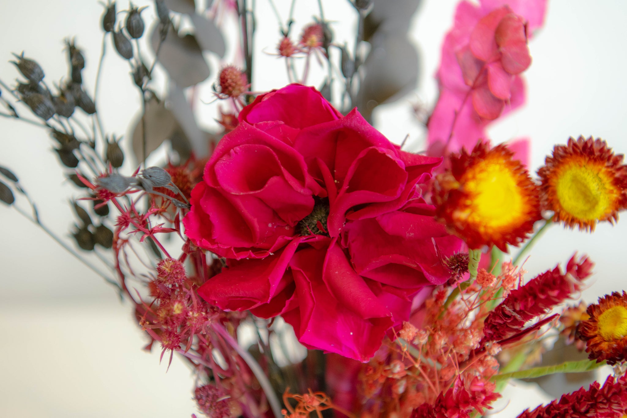 PDRY-116-KISSES PETALS-Dried Flower Centrepiece