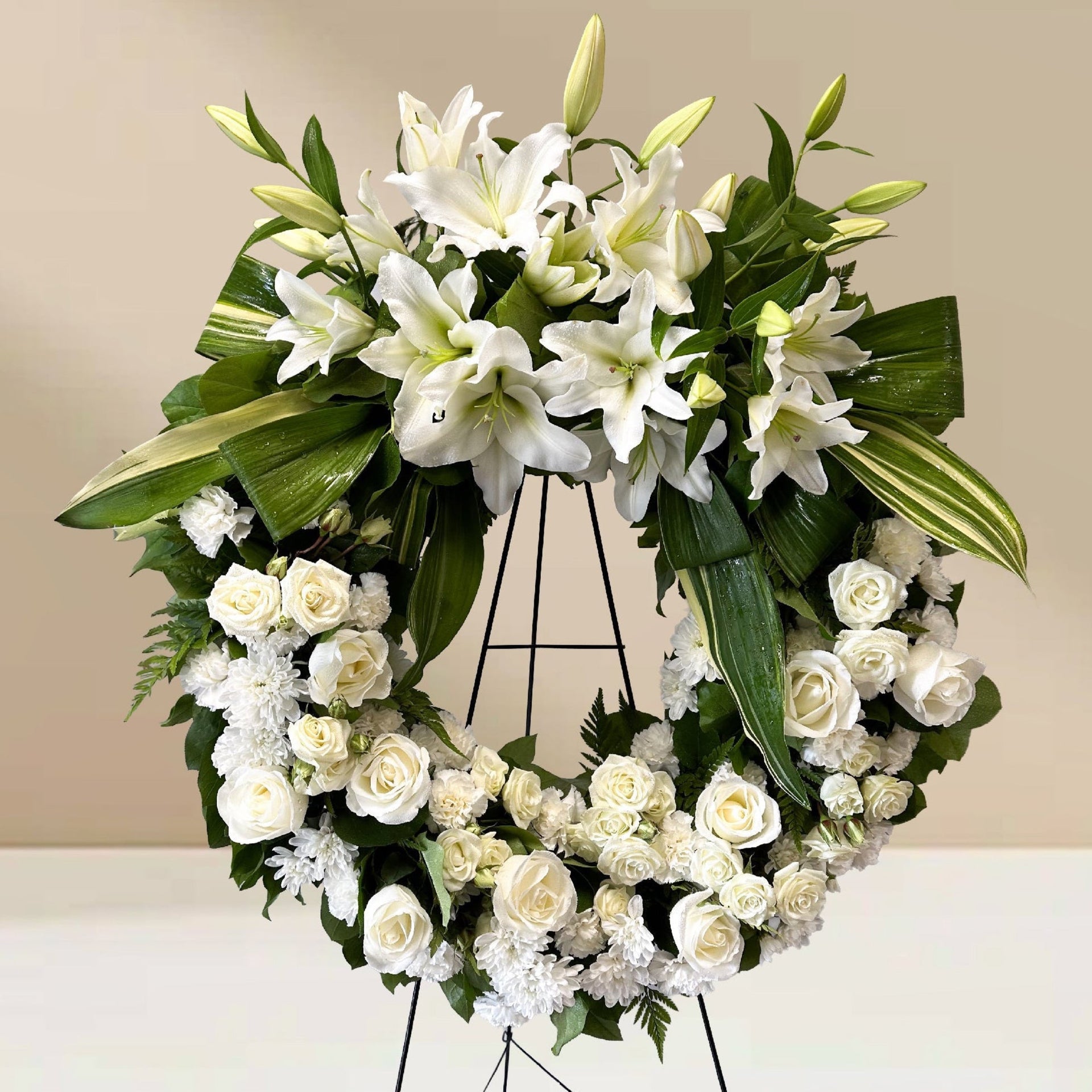 WW-338-APATE-Funeral-Round-Wreath-Spray