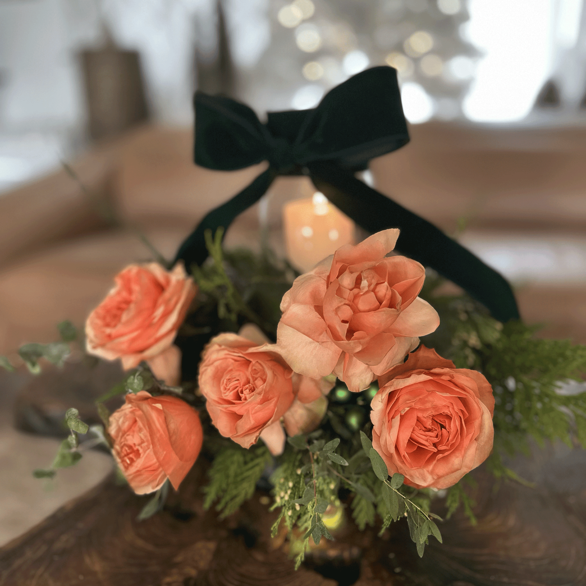 XMAS-1240-Peach-Christmas-Centrepiece with peach roses in a stylish TAHARA tray
