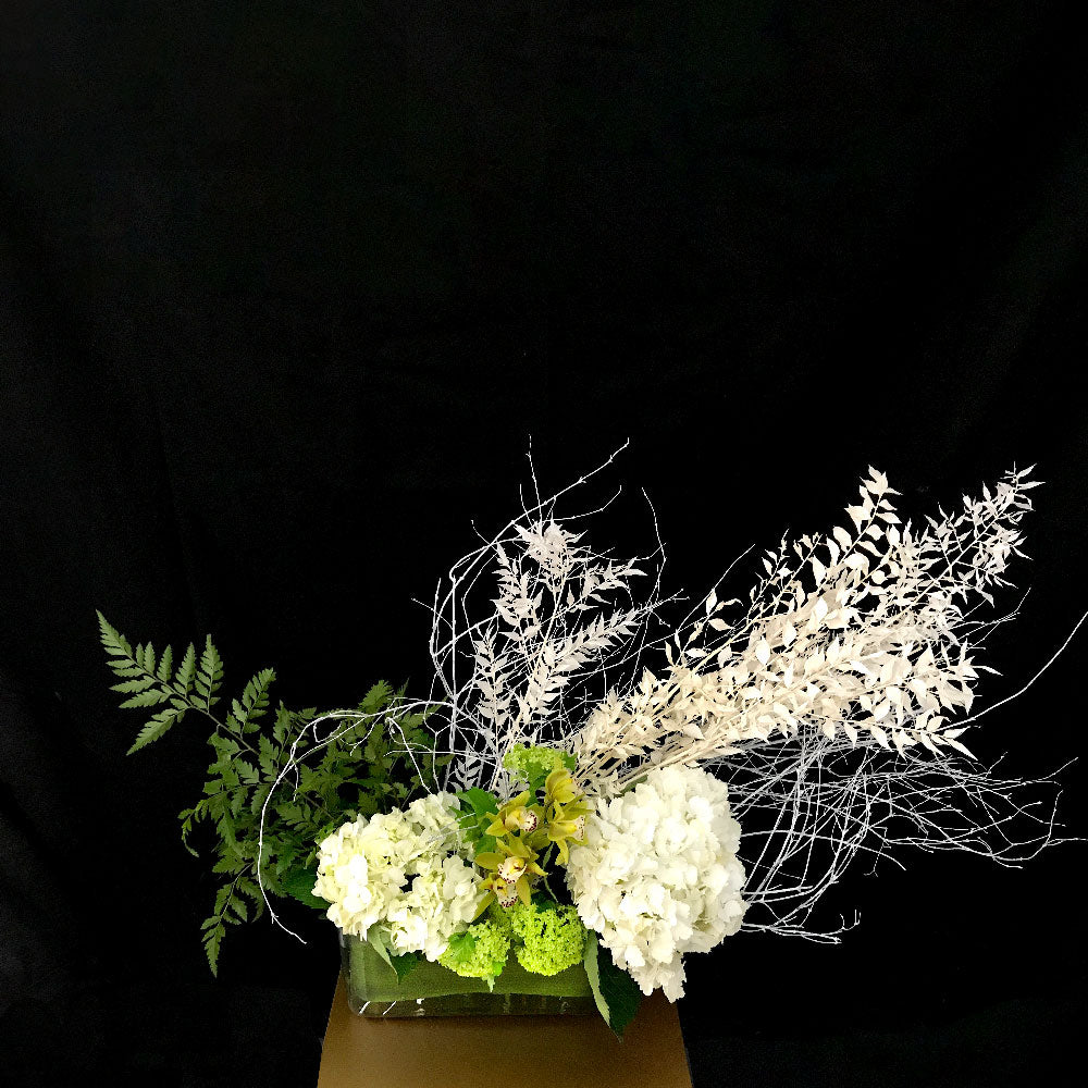 XMAS-1327 CHRISTMAS SWISS CENTERPIECE Petalino Flower Bar & Events